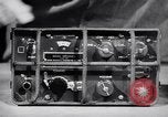 Immagine di Signal Corps Radio 694 SCR United States USA, 1944, secondo 59 filmato di repertorio 65675039096