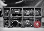 Immagine di Signal Corps Radio 694 SCR United States USA, 1944, secondo 61 filmato di repertorio 65675039096