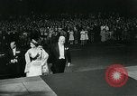 Immagine di Queen Elizabeth Canberra, Australia, 1963, secondo 25 filmato di repertorio 65675039102