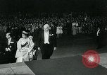 Immagine di Queen Elizabeth Canberra, Australia, 1963, secondo 27 filmato di repertorio 65675039102