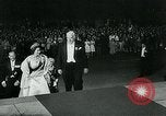 Immagine di Queen Elizabeth Canberra, Australia, 1963, secondo 28 filmato di repertorio 65675039102