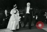 Immagine di Queen Elizabeth Canberra, Australia, 1963, secondo 32 filmato di repertorio 65675039102