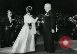Immagine di Queen Elizabeth Canberra, Australia, 1963, secondo 33 filmato di repertorio 65675039102