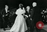 Immagine di Queen Elizabeth Canberra, Australia, 1963, secondo 34 filmato di repertorio 65675039102