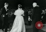 Immagine di Queen Elizabeth Canberra, Australia, 1963, secondo 35 filmato di repertorio 65675039102