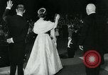 Immagine di Queen Elizabeth Canberra, Australia, 1963, secondo 37 filmato di repertorio 65675039102