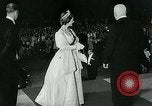 Immagine di Queen Elizabeth Canberra, Australia, 1963, secondo 39 filmato di repertorio 65675039102
