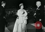 Immagine di Queen Elizabeth Canberra, Australia, 1963, secondo 40 filmato di repertorio 65675039102