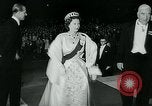 Immagine di Queen Elizabeth Canberra, Australia, 1963, secondo 41 filmato di repertorio 65675039102