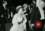 Immagine di Queen Elizabeth Canberra, Australia, 1963, secondo 43 filmato di repertorio 65675039102