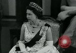 Immagine di Queen Elizabeth Canberra, Australia, 1963, secondo 50 filmato di repertorio 65675039102