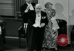 Immagine di Queen Elizabeth Canberra, Australia, 1963, secondo 55 filmato di repertorio 65675039102