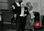Immagine di Queen Elizabeth Canberra, Australia, 1963, secondo 56 filmato di repertorio 65675039102