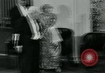 Immagine di Queen Elizabeth Canberra, Australia, 1963, secondo 57 filmato di repertorio 65675039102