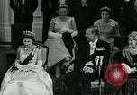 Immagine di Queen Elizabeth Canberra, Australia, 1963, secondo 61 filmato di repertorio 65675039102