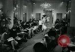 Image défilé de modèle London England Royaume-Uni, 1963, de la seconde 24 séquences d'archives historiques vidéo 65675039104
