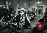 Image défilé de modèle London England Royaume-Uni, 1963, de la seconde 35 séquences d'archives historiques vidéo 65675039104