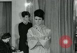 Image défilé de modèle London England Royaume-Uni, 1963, de la seconde 40 séquences d'archives historiques vidéo 65675039104
