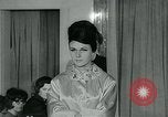 Image défilé de modèle London England Royaume-Uni, 1963, de la seconde 42 séquences d'archives historiques vidéo 65675039104