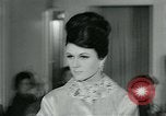 Image défilé de modèle London England Royaume-Uni, 1963, de la seconde 44 séquences d'archives historiques vidéo 65675039104