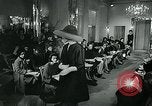 Image défilé de modèle London England Royaume-Uni, 1963, de la seconde 52 séquences d'archives historiques vidéo 65675039104