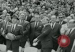 Immagine di Baltimore Orioles giocando Washington senatori baseball Washington DC USA, 1963, secondo 15 filmato di repertorio 65675039123