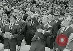 Immagine di Baltimore Orioles giocando Washington senatori baseball Washington DC USA, 1963, secondo 16 filmato di repertorio 65675039123