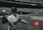 Immagine di Baltimore Orioles giocando Washington senatori baseball Washington DC USA, 1963, secondo 19 filmato di repertorio 65675039123