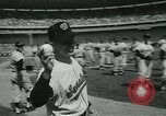 Immagine di Baltimore Orioles giocando Washington senatori baseball Washington DC USA, 1963, secondo 21 filmato di repertorio 65675039123