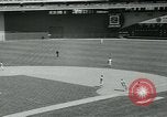 Immagine di Baltimore Orioles giocando Washington senatori baseball Washington DC USA, 1963, secondo 33 filmato di repertorio 65675039123