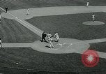 Immagine di Baltimore Orioles giocando Washington senatori baseball Washington DC USA, 1963, secondo 41 filmato di repertorio 65675039123