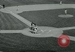Immagine di Baltimore Orioles giocando Washington senatori baseball Washington DC USA, 1963, secondo 42 filmato di repertorio 65675039123