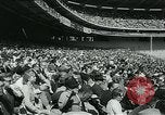 Immagine di Baltimore Orioles giocando Washington senatori baseball Washington DC USA, 1963, secondo 44 filmato di repertorio 65675039123