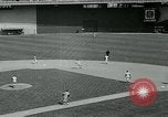 Immagine di Baltimore Orioles giocando Washington senatori baseball Washington DC USA, 1963, secondo 48 filmato di repertorio 65675039123