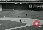 Immagine di Baltimore Orioles giocando Washington senatori baseball Washington DC USA, 1963, secondo 51 filmato di repertorio 65675039123