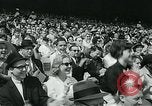 Immagine di Baltimore Orioles giocando Washington senatori baseball Washington DC USA, 1963, secondo 52 filmato di repertorio 65675039123