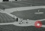 Immagine di Baltimore Orioles giocando Washington senatori baseball Washington DC USA, 1963, secondo 56 filmato di repertorio 65675039123