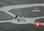 Immagine di Baltimore Orioles giocando Washington senatori baseball Washington DC USA, 1963, secondo 58 filmato di repertorio 65675039123