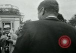 Standbild Feiern für erfolgreiche Orbit von Major Gordon Cooper Washington DC USA, 1963, aus Sekunde 17 historischem Filmmaterial Videoclip 65675039129