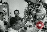 Image L'astronaute de la NASA le Major Gordon Cooper foi vol 7 Washington DC USA, 1963, de la seconde 17 séquences d'archives historiques vidéo 65675039130