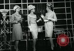Standbild Frauen United States USA, 1963, aus Sekunde 26 historischem Filmmaterial Videoclip 65675039133