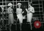 Standbild Frauen United States USA, 1963, aus Sekunde 29 historischem Filmmaterial Videoclip 65675039133