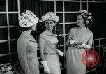 Standbild Frauen United States USA, 1963, aus Sekunde 30 historischem Filmmaterial Videoclip 65675039133