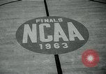 Standbild College Basketball Turnier Louisville Kentucky USA, 1963, aus Sekunde 12 historischem Filmmaterial Videoclip 65675039138