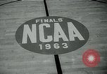 Standbild College Basketball Turnier Louisville Kentucky USA, 1963, aus Sekunde 13 historischem Filmmaterial Videoclip 65675039138