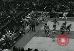 Standbild College Basketball Turnier Louisville Kentucky USA, 1963, aus Sekunde 21 historischem Filmmaterial Videoclip 65675039138