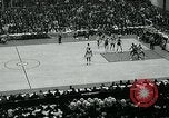 Standbild College Basketball Turnier Louisville Kentucky USA, 1963, aus Sekunde 28 historischem Filmmaterial Videoclip 65675039138