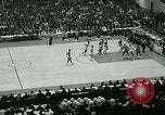 Standbild College Basketball Turnier Louisville Kentucky USA, 1963, aus Sekunde 29 historischem Filmmaterial Videoclip 65675039138