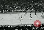 Standbild College Basketball Turnier Louisville Kentucky USA, 1963, aus Sekunde 35 historischem Filmmaterial Videoclip 65675039138