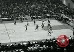 Standbild College Basketball Turnier Louisville Kentucky USA, 1963, aus Sekunde 37 historischem Filmmaterial Videoclip 65675039138